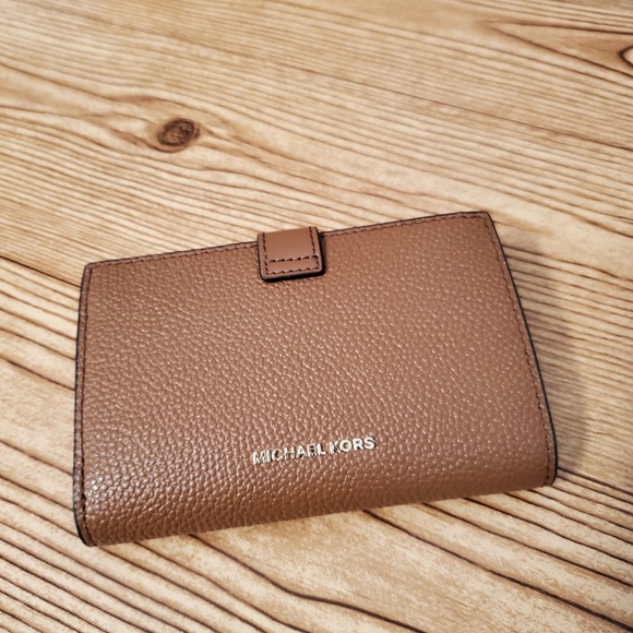 Michael Kors Medium Walletš¤ - Picture 3 of 7